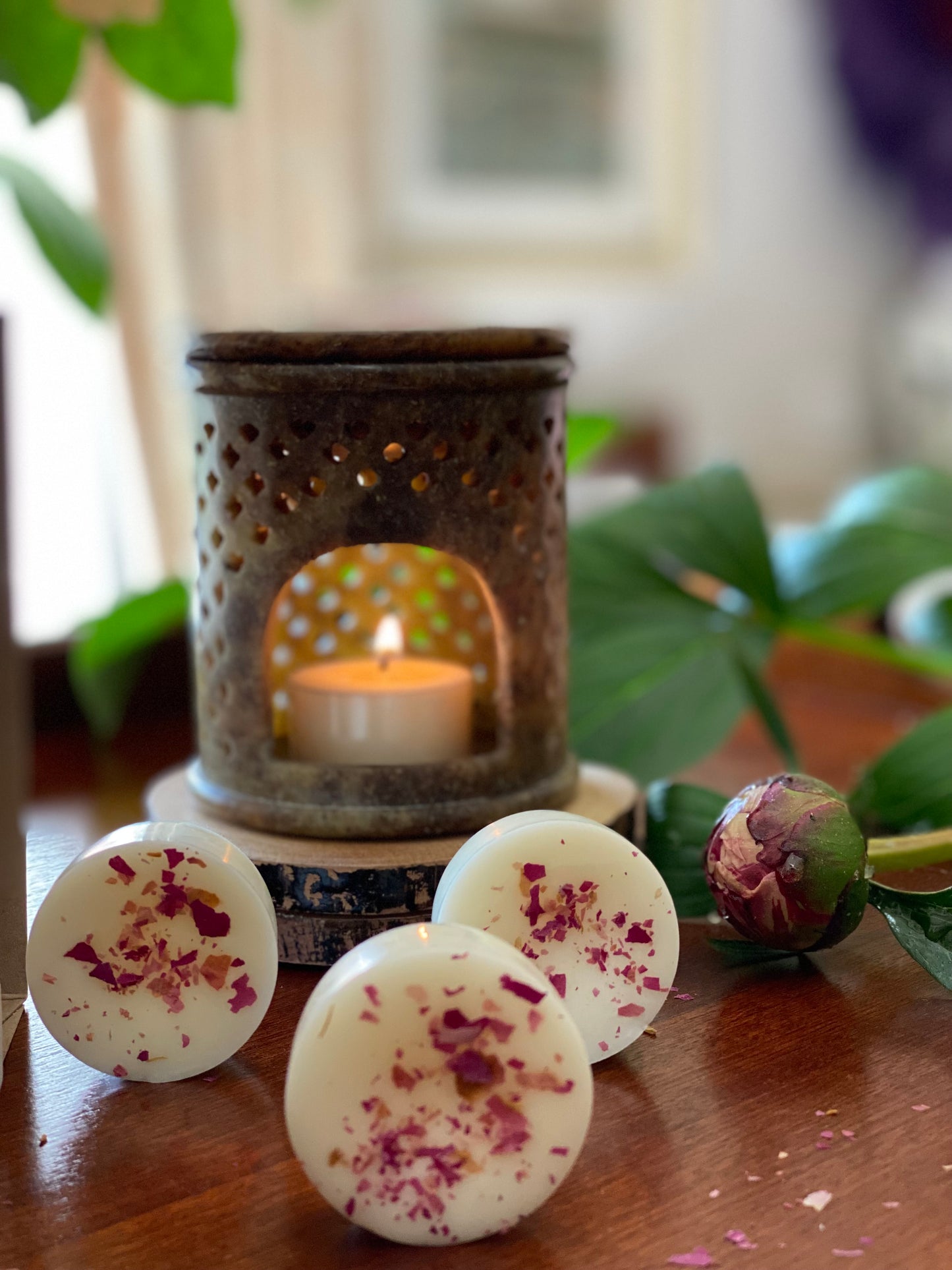 Candle Making Workshops in Windsor. Soy wax tealights. Natural soy wax tealights. Hand Poured Soy Tealights. Candle Making Workshops in Windsor, Berkshire. Candle Making Classes Windsor UK. Candle making events. Candle making courses, workshops in Berkshire. Bespoke candle making events. Candle making team building. Home fragrance workshops Windsor, Berkshire. Reed diffuser making workshops. Room spray making workshops.