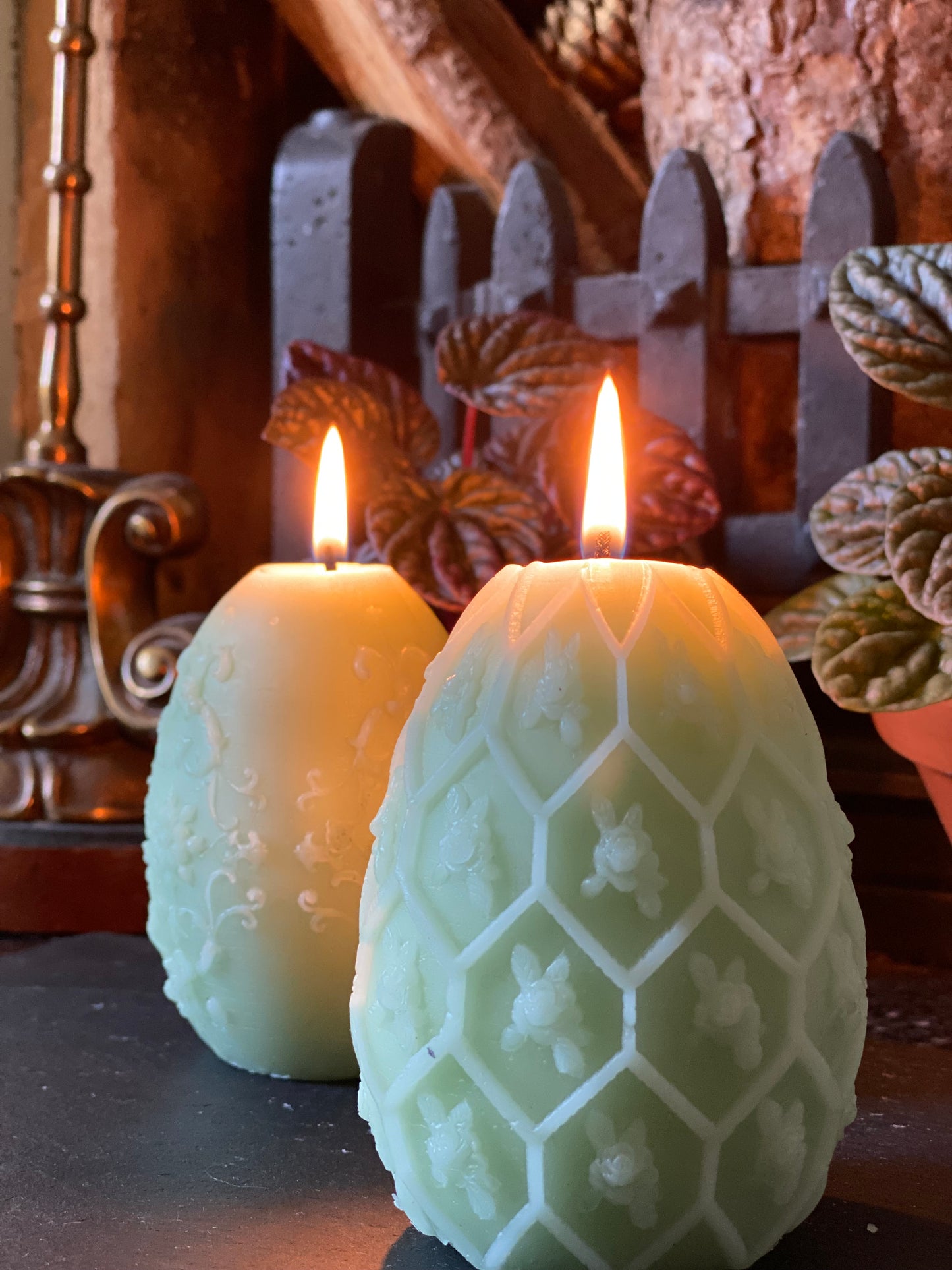 Organic beeswax candles. Luxury beeswax candles. Carbon neutral candles. 100% pure beeswax candles. Premium beeswax candle UK. Natural beeswax candles, hand poured organic beeswax candle. Luxury sustainable candle brand UK. Natural honey scented beeswax candle. Non toxic luxury home candles. Eco friendly premium candle gift. Beeswax candle for clean air. Windsoria beewax candles. Windsoria organic beeswax candles. Windsoria luxury beewax organic candles UK. Windsoria sustainable home fragrance. Organic bee