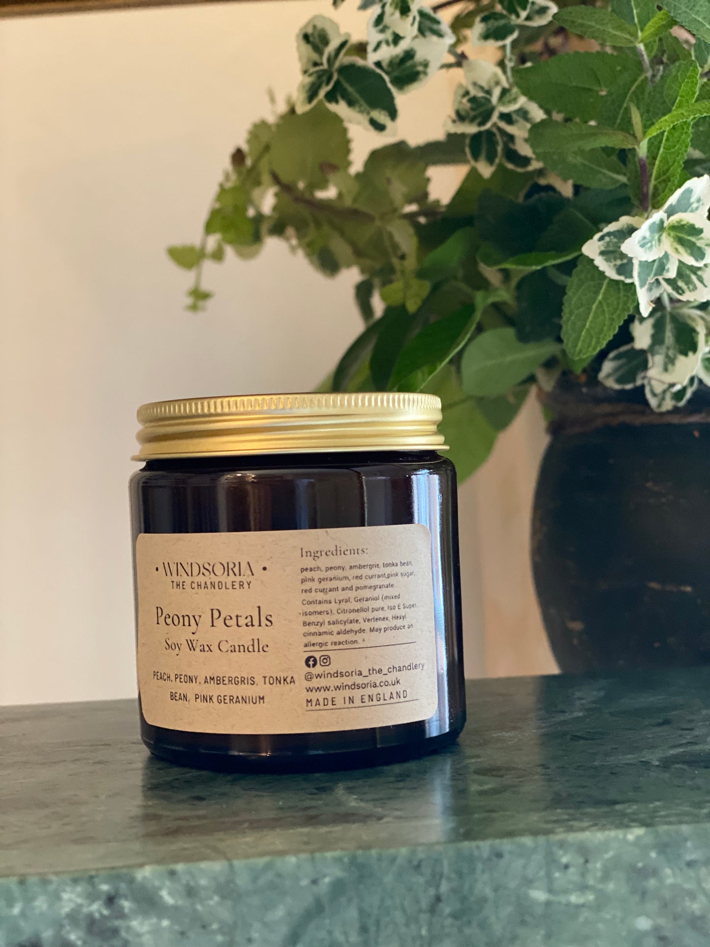 Chemical free home fragrance. .Home Fragrances. Non toxic room sprays. Sustainable home scents. Phthalate free candles. Eco Friendly Home Fragrances. Visitng Windsor candle making workshops. Private candle making workshop. Home based candle making workshop.
