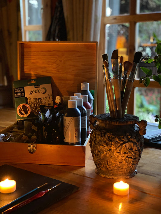 Painting with Marbles workshop in Windsor. Art courses and Crafts workshops for adults as well as children. Art And Craft Workshops. Creative and Wellbeing Classes. 