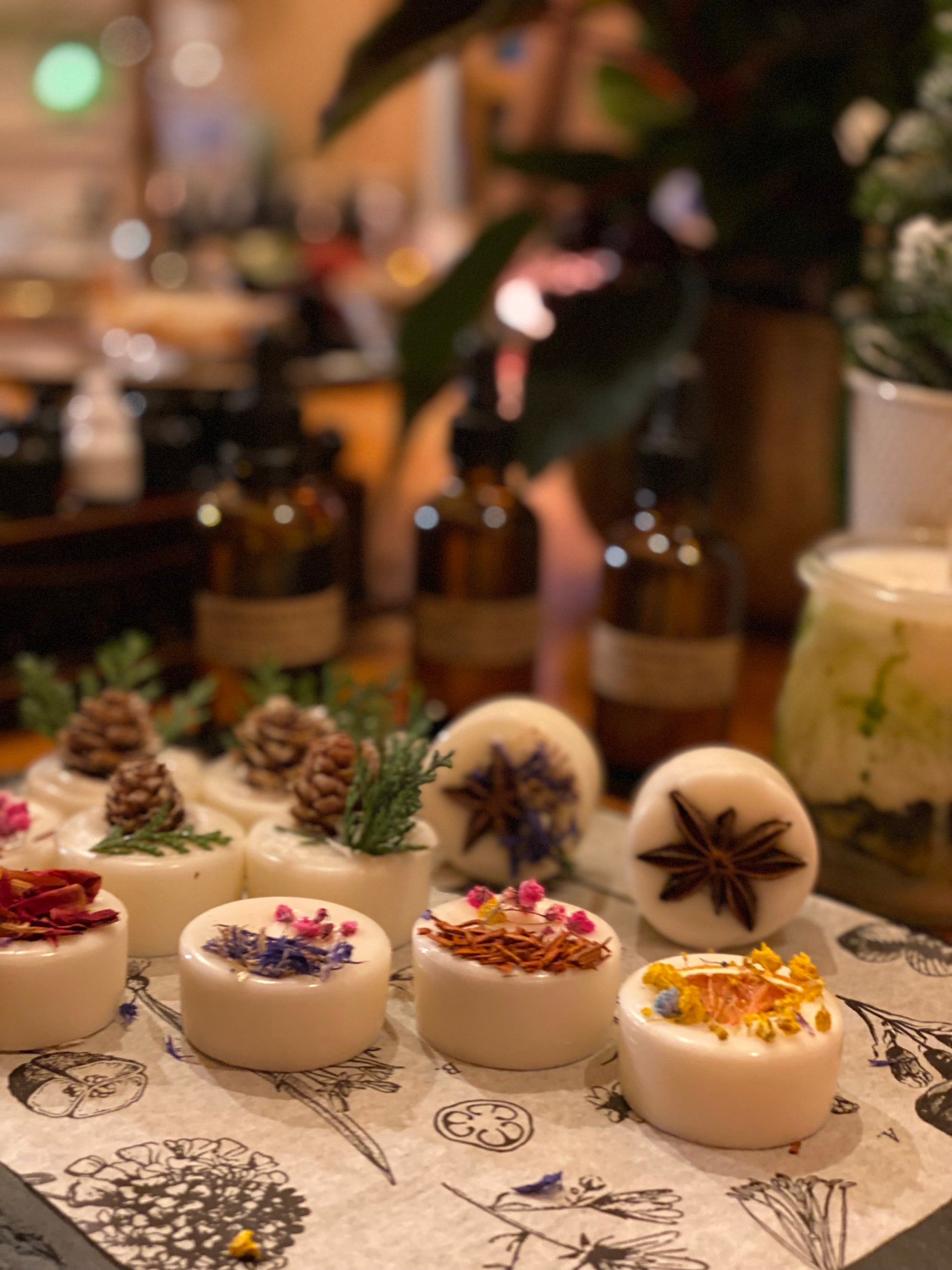 Corporate work event candle making. Candle making wellbeing courses, classes and workshops. Bespoke candle making events for corporate gatherings. Team building soy wax candles workshops. Corporate gifting candles with customisable candles and diffusers. Wellbeing candle making workshops in Windsor. Wellbeing candle making workshops in Berkshire