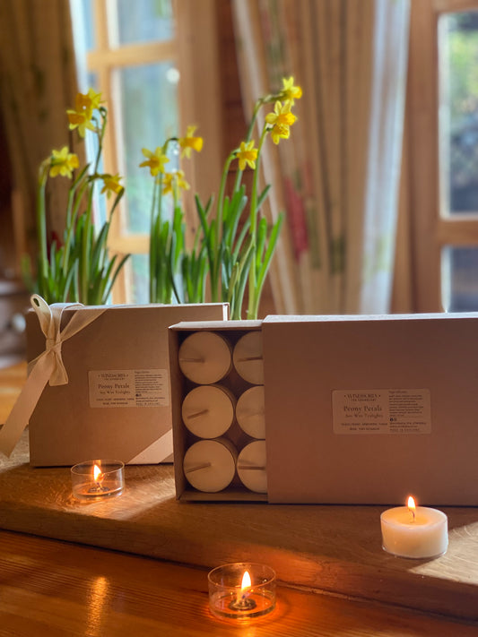 Candle making courses, workshops in Berkshire. Bespoke candle making events. Candle making team building. Home fragrance workshops Windsor, Berkshire. Reed diffuser making workshops. Room spray making workshops. Easter gifts ideas. Easter gifting. Soy wax Candles. Corporate Gifts Windsor. Windsor Candles and diffusers making workshops. 