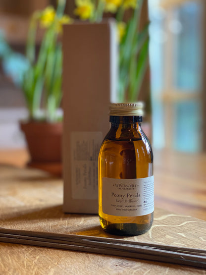 Fragrance oils for electronic diffusers. All natural fragrance oils. Aromatherapy essential oils. Fragrance oils for diffusers. Diffuser Oils - Long Lasting Scents Fragrance Oil | Soothing. Candle Making Workshops in Windsor. Gifts from Windsor. Windsor Castle gifts. Easter gifts ideas. Easter gifting. Soy wax tealights. Natural soy wax tealights. Hand Poured Soy Tealights.