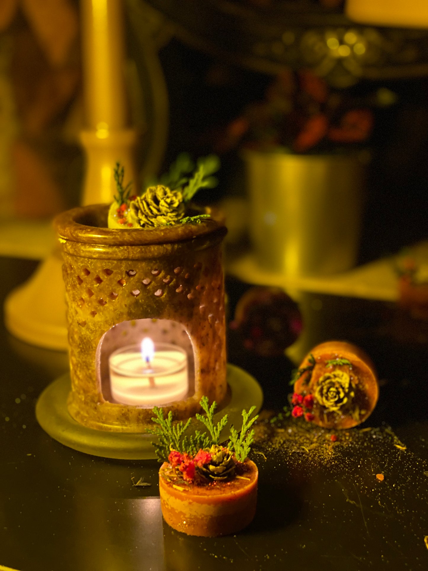 Windsoria The Chandlery highly scented long lasting Christmas wax melt for burner made in Royal Windsor England unique artisan festive home fragrance natural vegan eco friendly premium British Christmas gift for her him family friends stocking filler secret santa luxury festive decoration aromatherapy wax melt Royal Windsor souvenir Christmas home decor gift made in England Windsor Berkshire highly fragranced Christmas wax melt burner decoration luxury festive aromatherapy gift Royal Windsor chandlery Chris