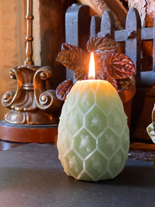 Organic beeswax candles. Luxury beeswax candles. Carbon neutral candles. 100% pure beeswax candles. Premium beeswax candle UK. Non toxic luxury home candles. Eco friendly premium candle gift. Beeswax candle for clean air. Windsoria beewax candles. Windsoria organic beeswax candles. Windsoria luxury beewax organic candles UK. Windsoria sustainable home fragrance. Organic bee Wax Candles from Windsor. Organic Wax Candles from Windsor. 