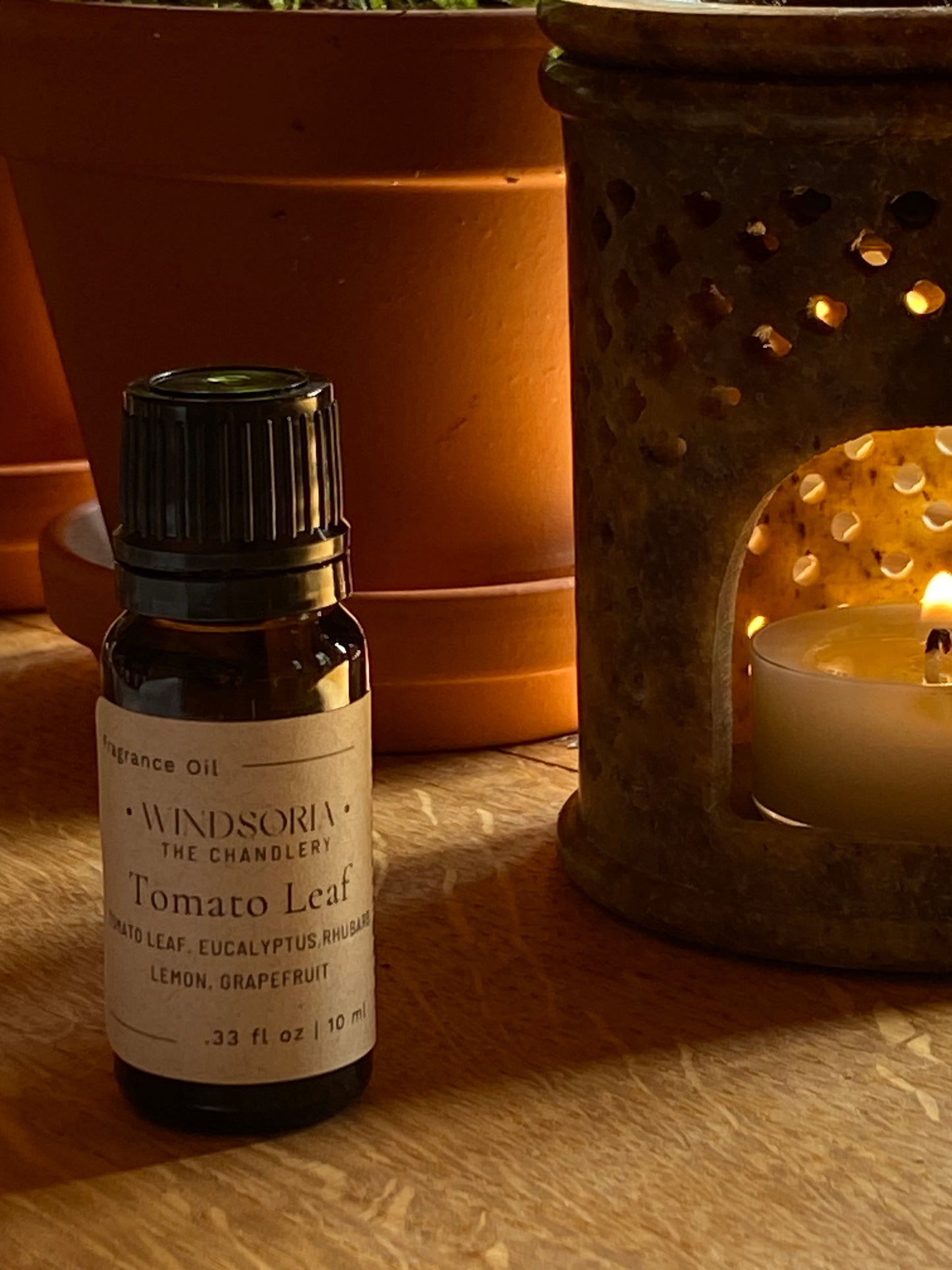 fragrance oils, fragrance oils for diffusers. Luxury fragrance oils for candle and diffuser. 100% pure, highly concentrated for long lasting scents fragrance oils. Fragrance oils for electronic diffusers. All natural fragrance oils. Aromatherapy essential oils. Fragrance oils for diffusers. Diffuser Oils - Long Lasting Scents Fragrance Oil | Soothing. Candle Making Workshops in Windsor. Gifts from Windsor. Windsor Castle gifts. Easter gifts ideas. Easter gifting.